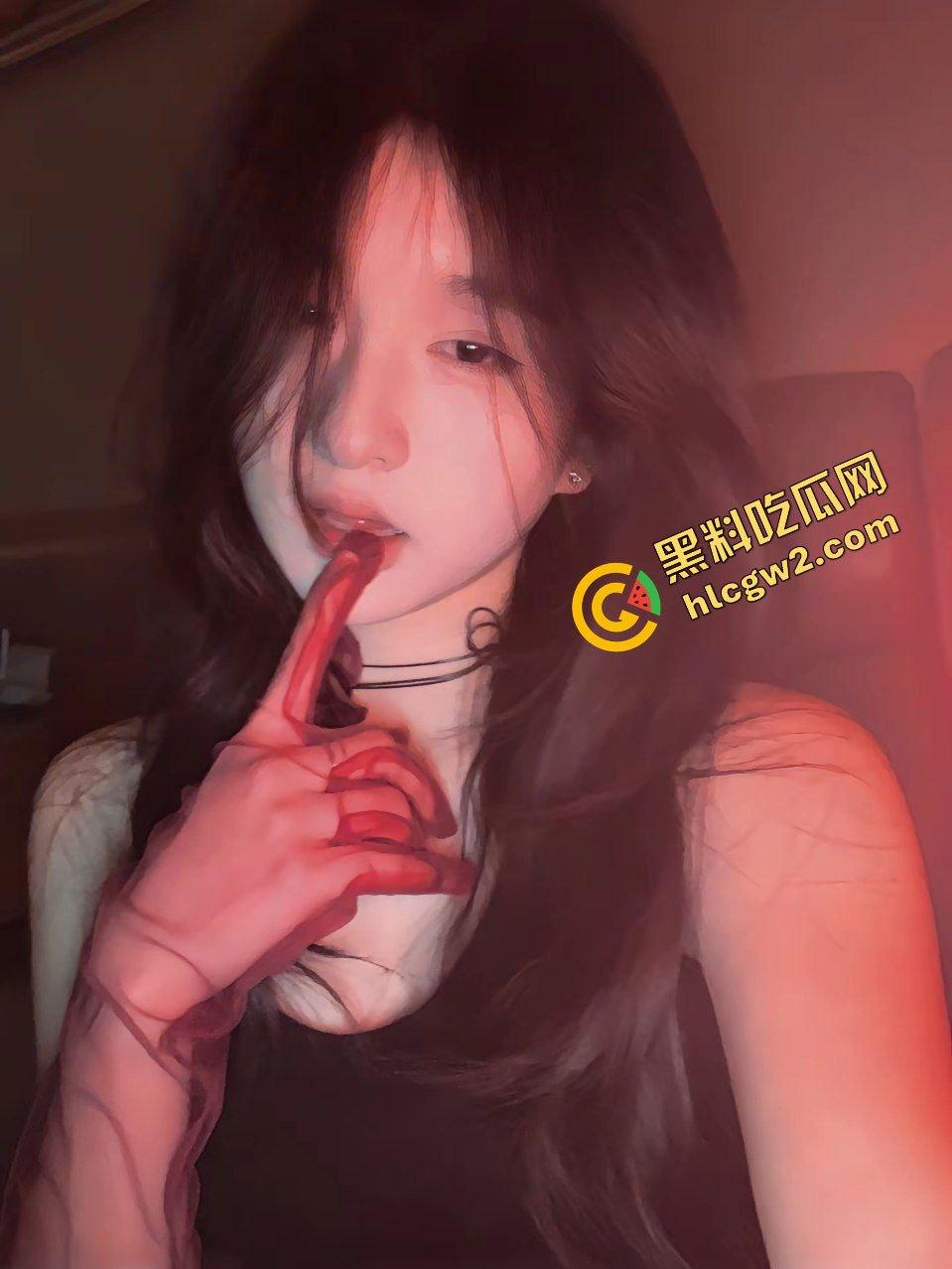 抖音清纯御姐反差骚贱网红『猫鱼酱』酒店与榜一互相口爱 淫荡神情超欠操!独家曝光!-7