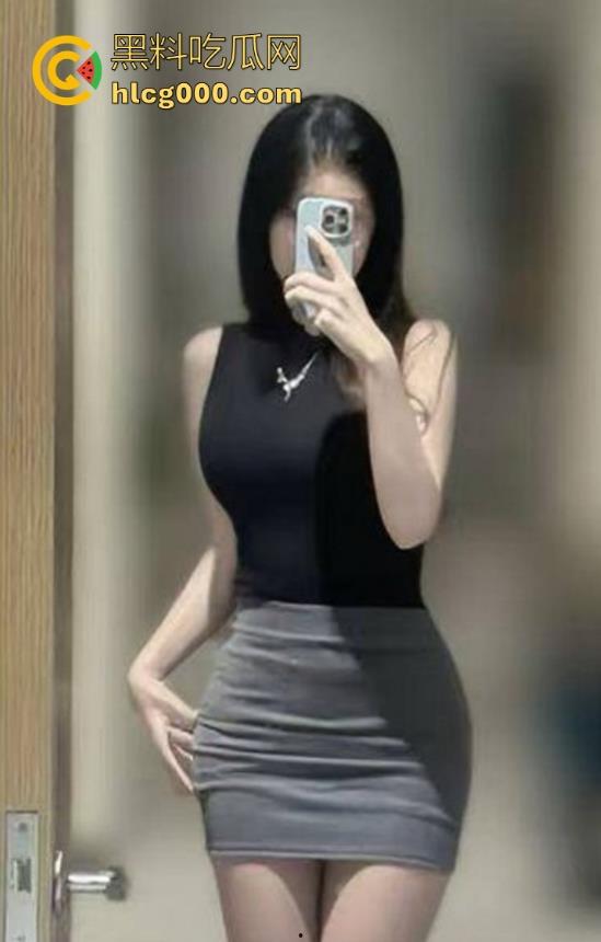 海角乱伦,姐姐化身性感尤物,情趣丝袜搭配红底高跟,跪舔大屌求操,撩人到炸!-1