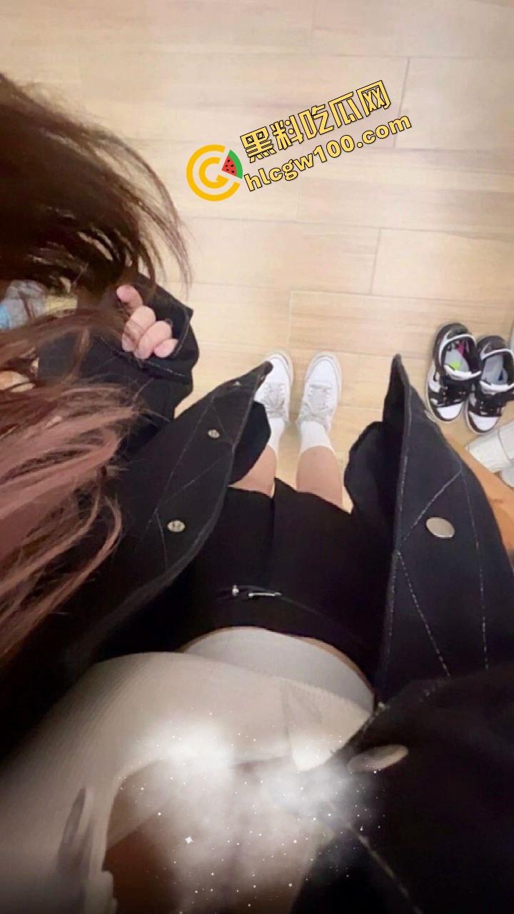 武汉职业技术学院反差骚婊【王楚茜】私底下的淫乱痴女，分手遭男友曝光骑乘性爱！独家流出！-3