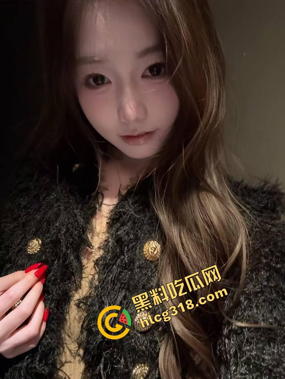 南京MIU酒吧5000块可带走的骚鸡曝光，黑丝镂空奶子贴你脸上，出台再换红丝加攻速，这就叫专业！-8