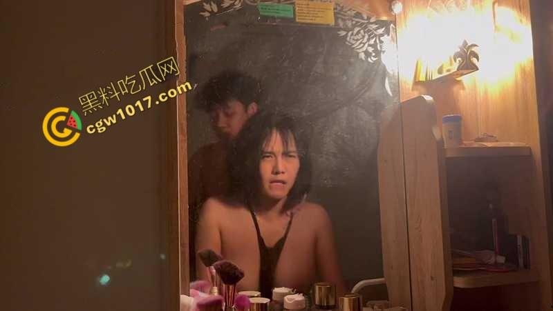 湖南36G巨乳嫩妹背着男友旅游约炮视频流出！极品身材榨精神器，被金主无套爆操，淫水直流，香艳视频爆红网络！-5