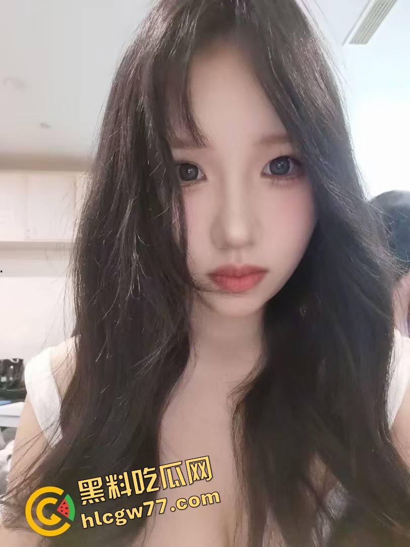 山东小骚妹玩拍片play，明明嘴上喊别拍，结果插进去自己夹着不让拔，还自己对镜头喊哥哥射脸上！-1