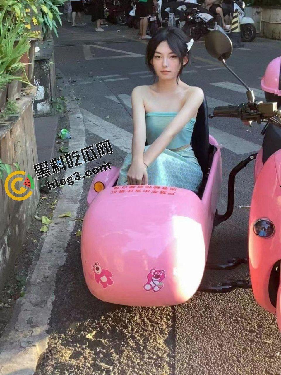 上海00年『叶蓉蓉』沦为金钱奴隶!清纯女神小萝莉与金主爸爸口交私拍曝光,男友心碎成绿帽侠!-1