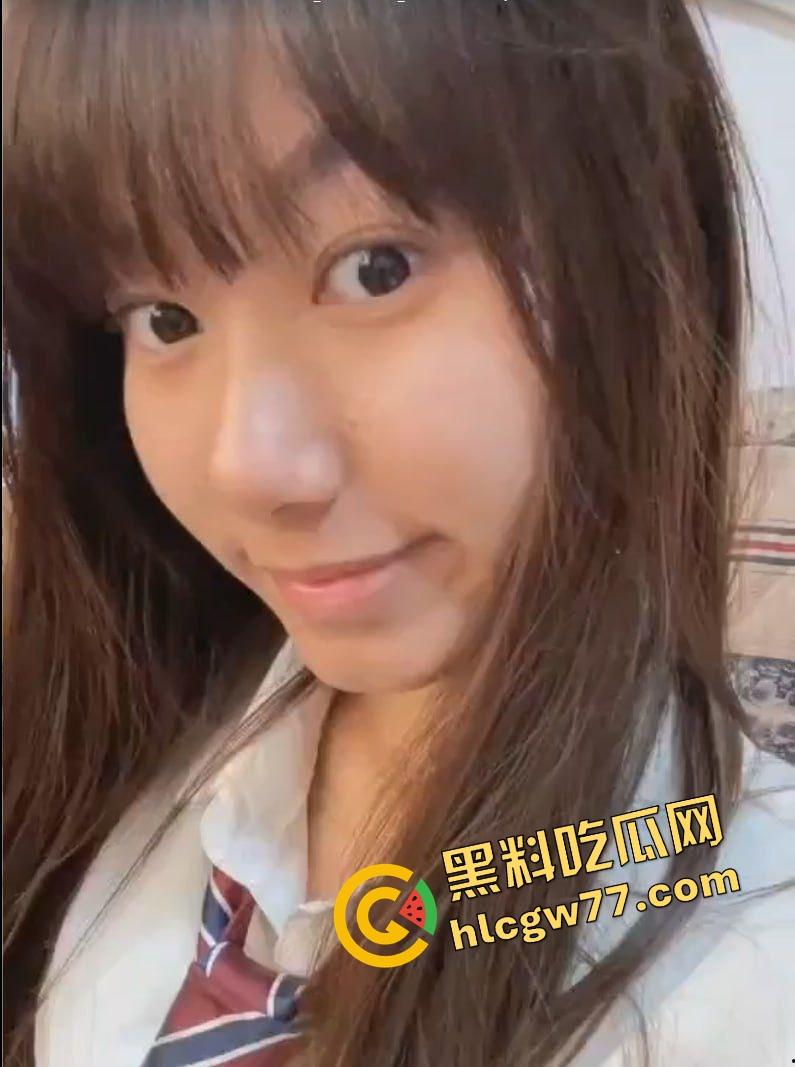 咸阳高颜值实习乘务员『王明倪』黑丝白丝全定制，阴唇发黑骚得宿舍里蝴蝶逼抠到喷水！-1