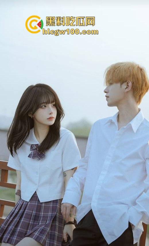 网红劲爆大瓜!!!抖音千万网红【你的欲梦】直播漏奶视频曝光,乳头黑黑的看来童锦成没少吸。-6