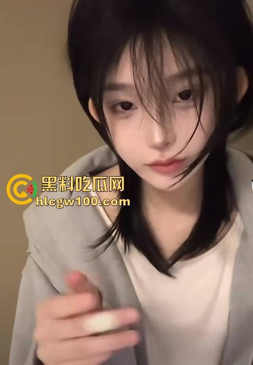 网红劲爆大瓜!!!抖音千万网红【你的欲梦】直播漏奶视频曝光,乳头黑黑的看来童锦成没少吸。-17