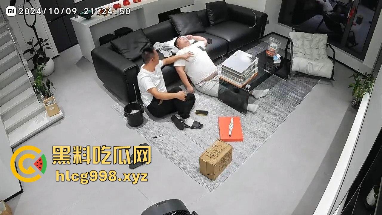 男的发微博喊被装修工人强暴，结果看着还挺享受，两GAY佬演双簧？-4