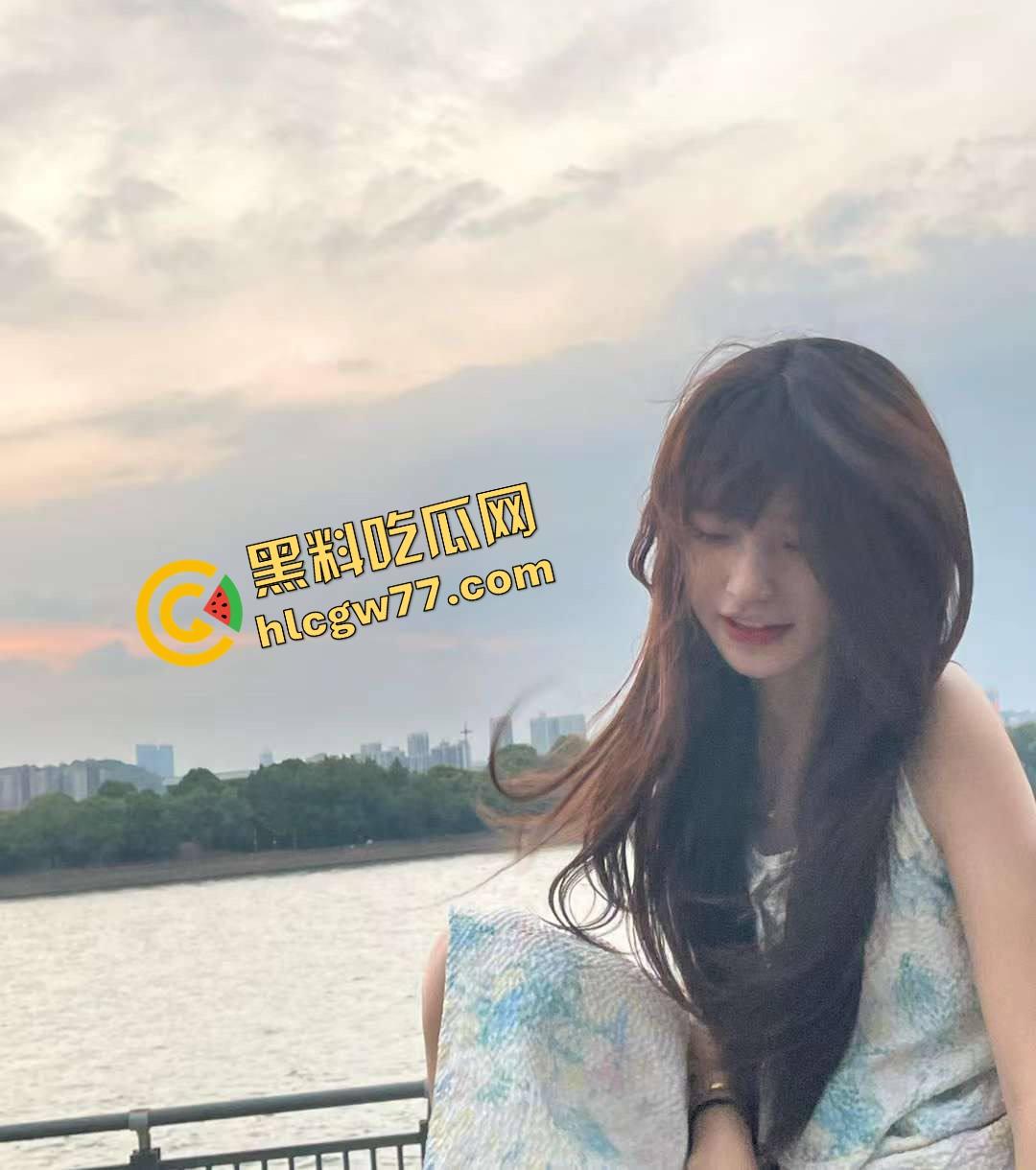 龟男520舔到极致，为了透女友批甘愿被踢蛋求饶，档都快废了，但今晚一定要日到！-4