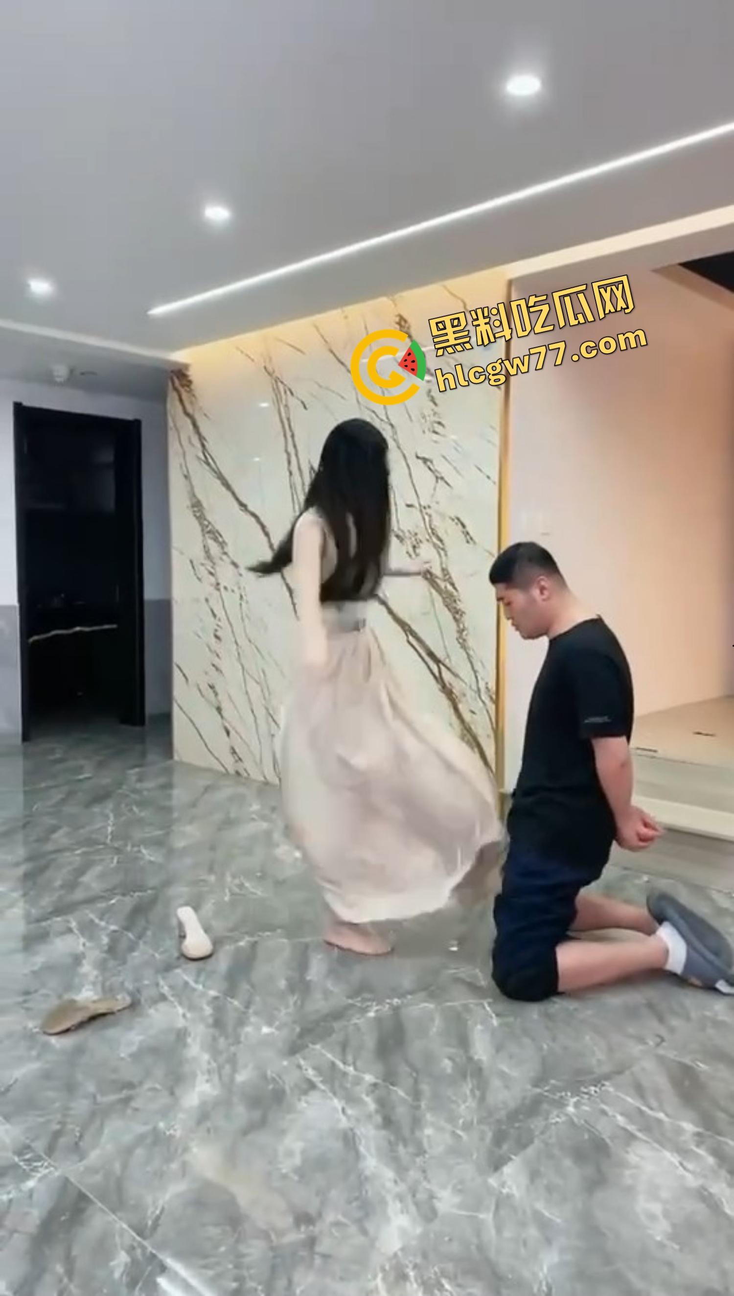 龟男520舔到极致，为了透女友批甘愿被踢蛋求饶，档都快废了，但今晚一定要日到！-7