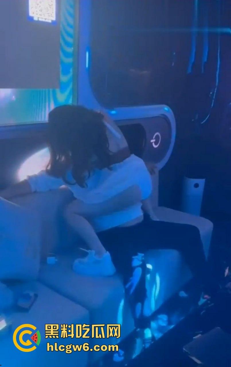KTV坐台女包间骚操作全解析！口交、做爱、裸舞样样全 公共场合直接开车 商K玩法科普让你打开新世界！-13