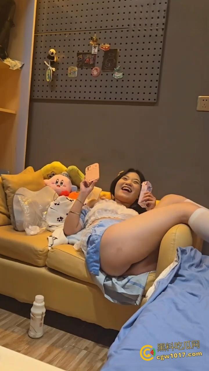 约炮大神【石先生】，约炮极品JK小萝莉，跪地口交被按头深喉，粉裙掀起美腿大开狂操，娇滴滴的呻吟超诱人！-4