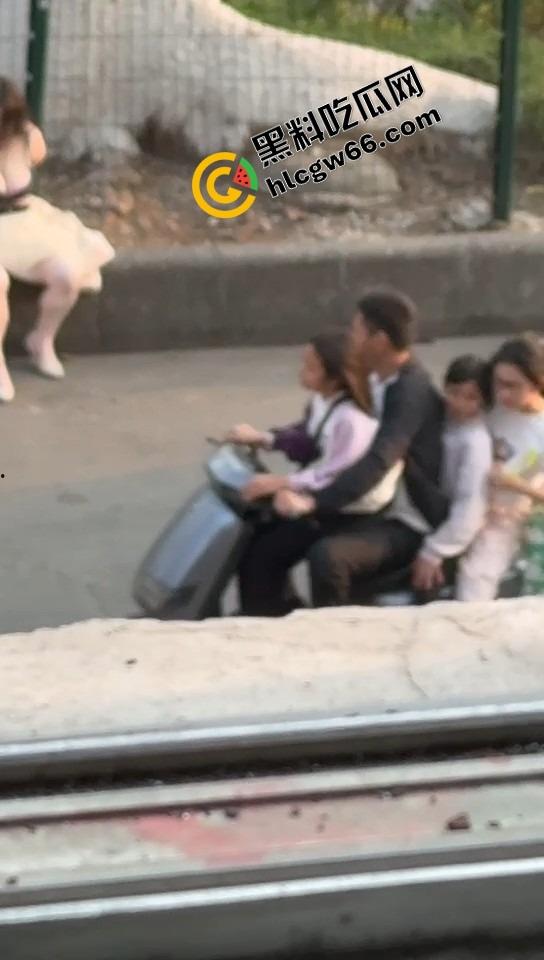 微胖美女整理奶罩全程高能！肉弹战车缓缓启动，这晃动幅度不是谁的内衣都扛得住的！-1