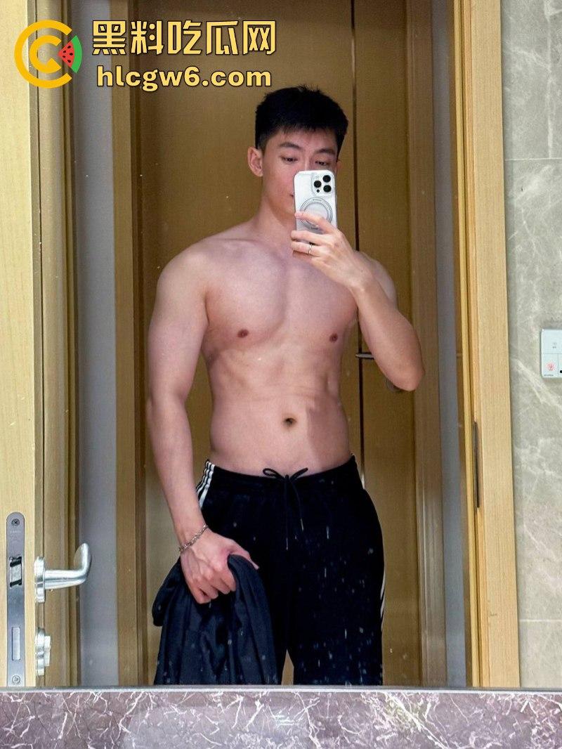 抖音知名健身男博主【耿嘉宏】被曝靠抖音吸粉操粉 因器大活好 众多女粉丝主动投怀送抱求操!-4