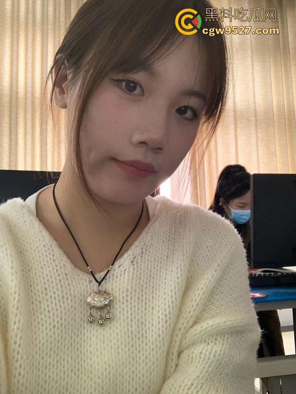 热心男子勇救落水女子，还知道从背后救，挺专业的，摇摇晃晃推到岸边，下次这种落水女子麻烦让我来救！-1