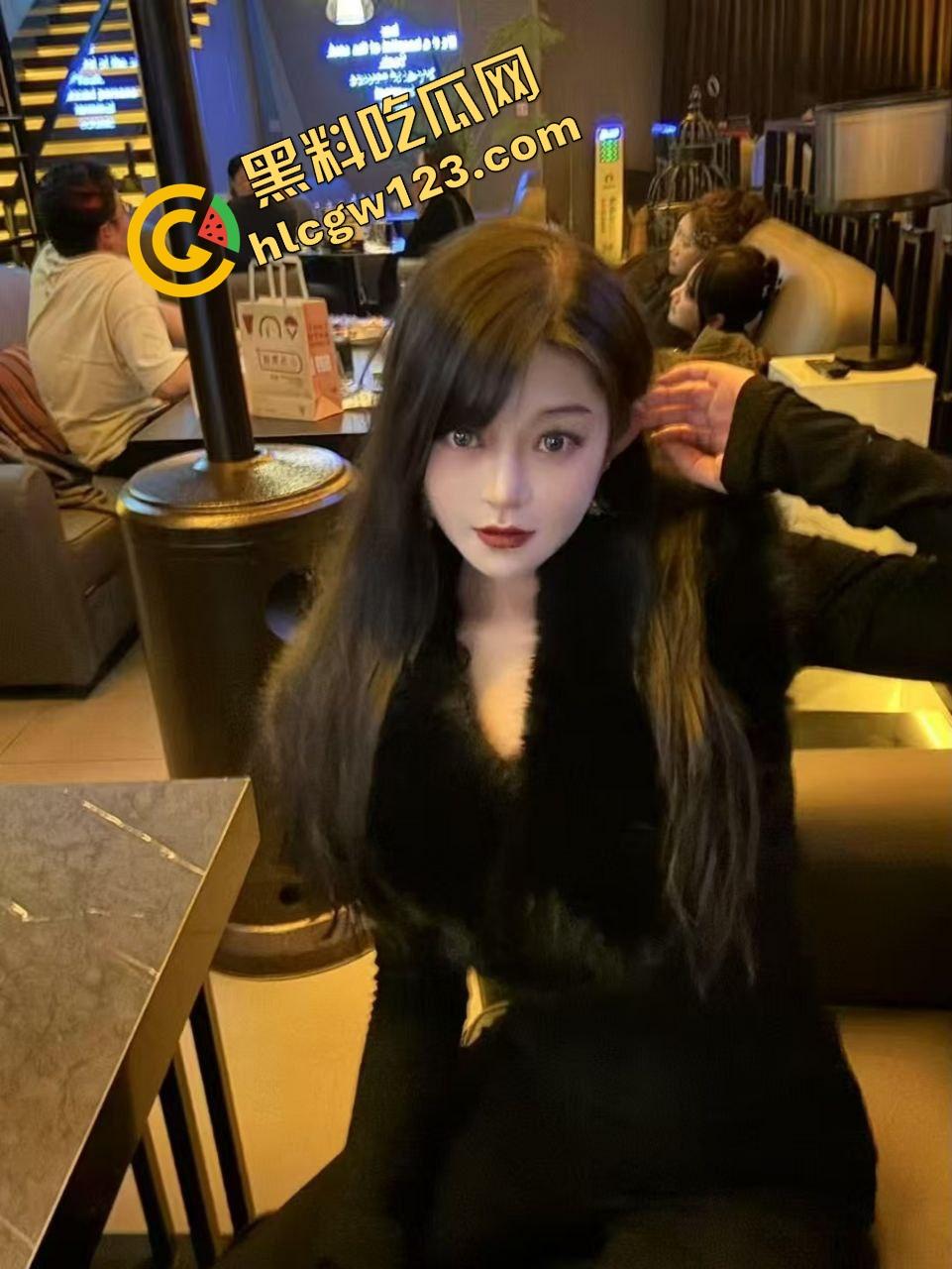 别再幻想什么天生紧致了，都是海克斯科技硬给收的，这年头的小穴，哪有天然紧的？没整过你都不配叫tight！-1