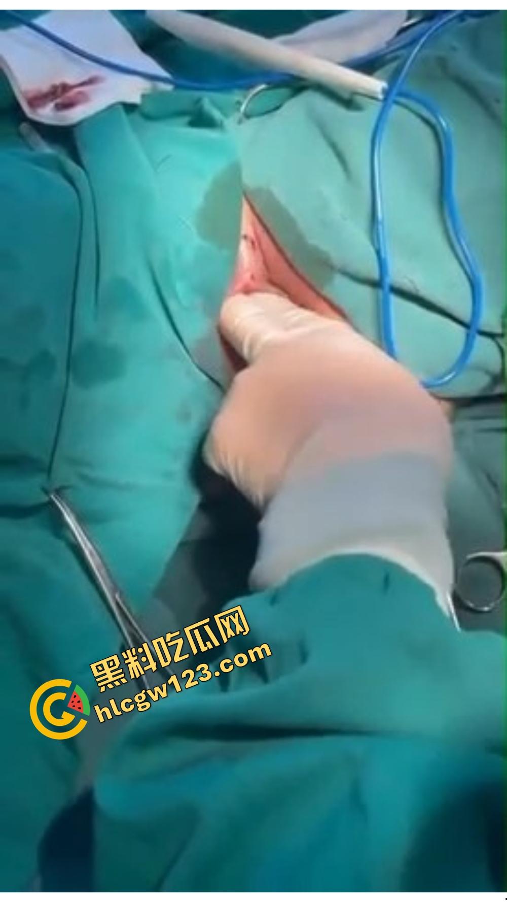 别再幻想什么天生紧致了，都是海克斯科技硬给收的，这年头的小穴，哪有天然紧的？没整过你都不配叫tight！-8