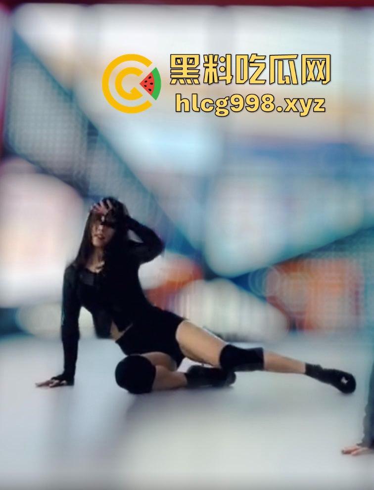 绿帽男的终极享受!娇妻变成骚贱小母狗,撅着屁股被后入,聊天记录堪称变态!-2