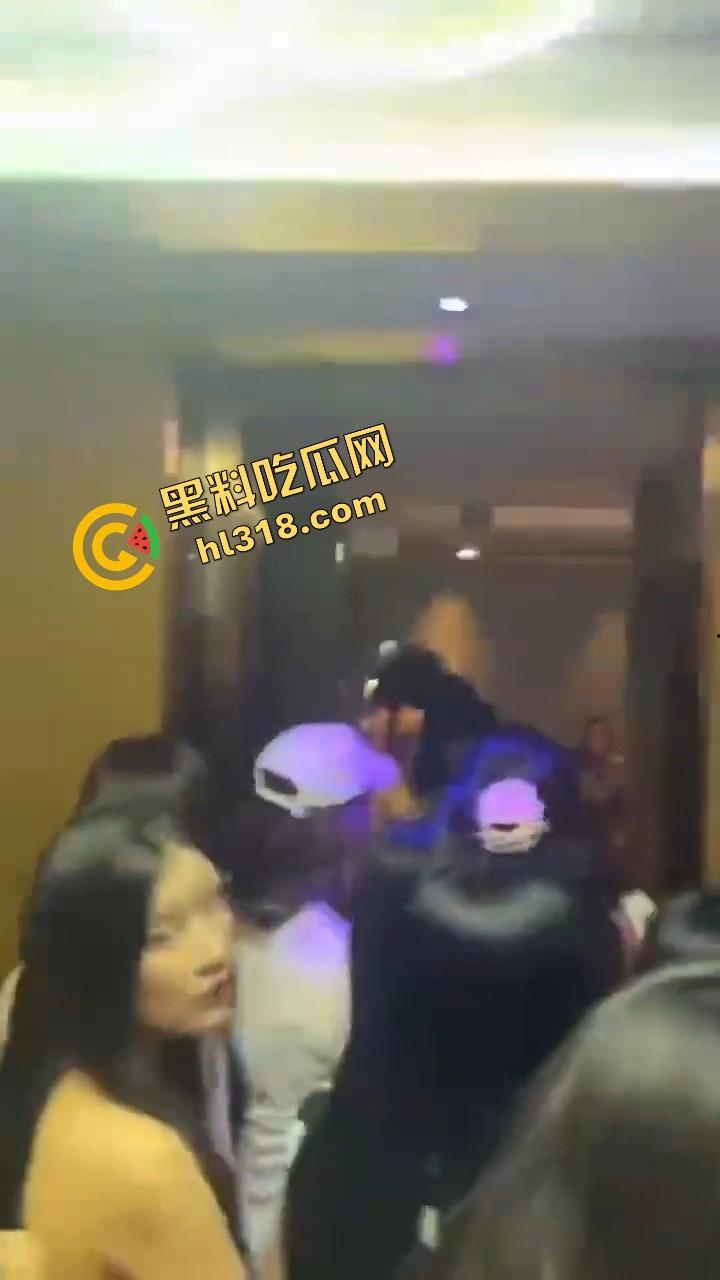 魔都永利party k凌晨免费喝酒，300妹子随便选600块一小时，上海男人的快乐太简单了！-5