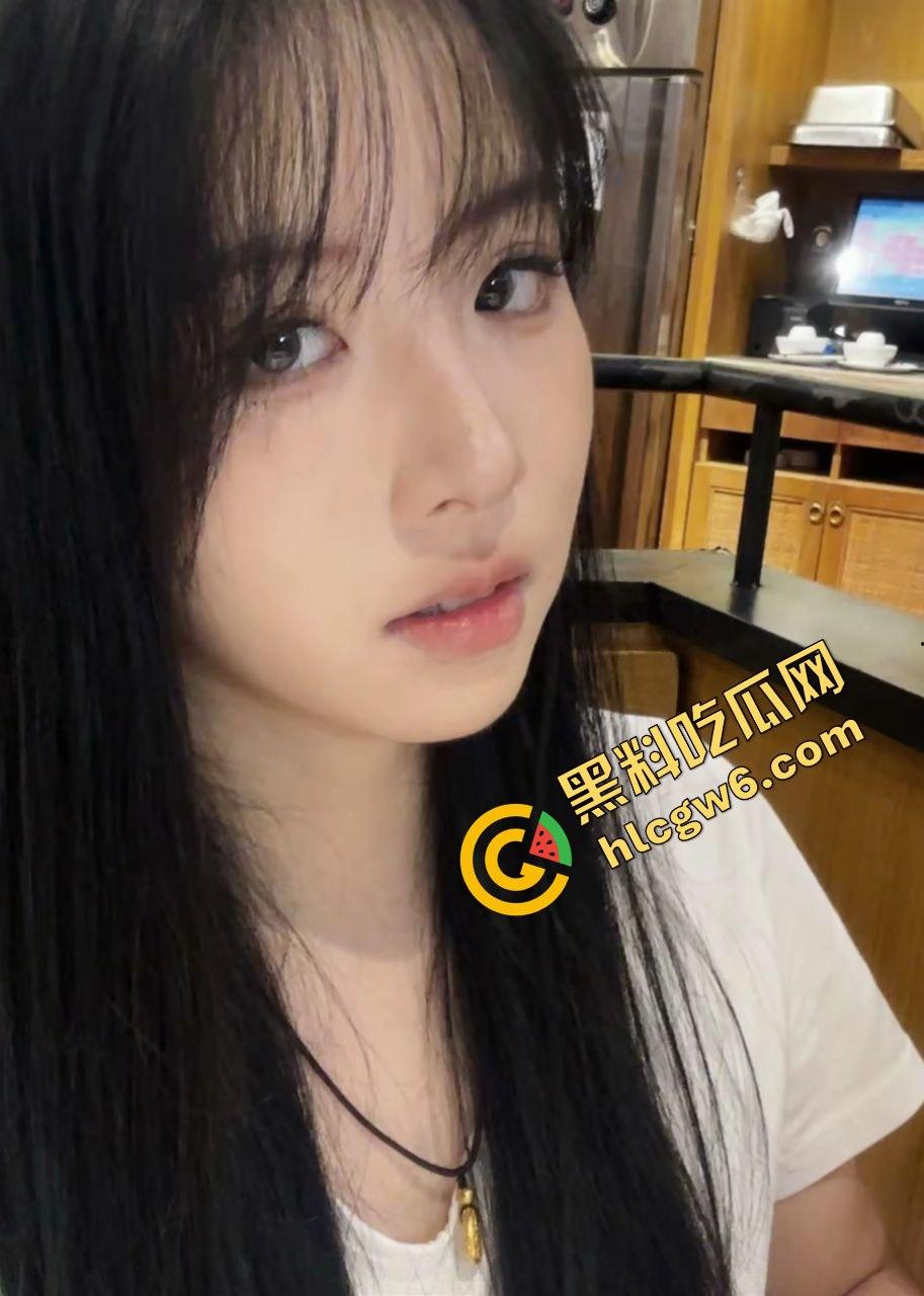 湖南工业大学大三反差婊骚鸡学生妹『雷沁』酒吧2大哥 约去酒店激情口爆69爆操 独家流出!-7