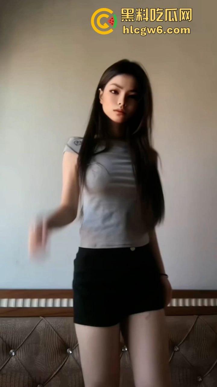 私房独家定制极品身材福利姬【安慕曦】最新作品 大尺度无特效露脸裸舞 值得推荐！-3