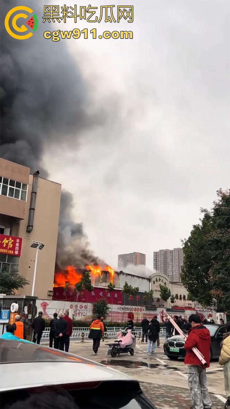 郑州市二七区合盛鞋城，上午发生重大火灾，据说这个鞋城已经是第二次着火，距上一次着火仅过去几个月！-7