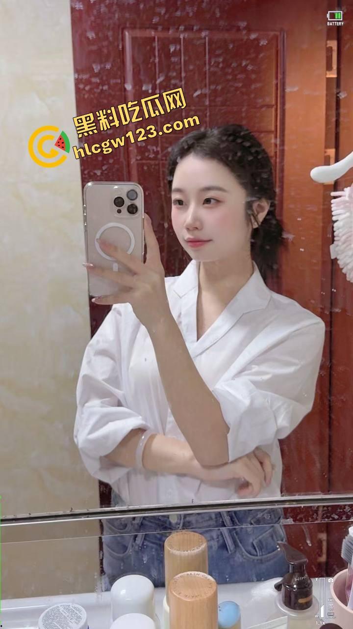 芜湖全季酒店透窗偷拍对面打炮，哥们不拉窗帘爆操醉妹，瓜友边抽烟边偷拍喊太会干了兄弟！-3