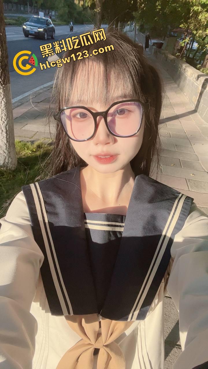 芜湖全季酒店透窗偷拍对面打炮，哥们不拉窗帘爆操醉妹，瓜友边抽烟边偷拍喊太会干了兄弟！-4