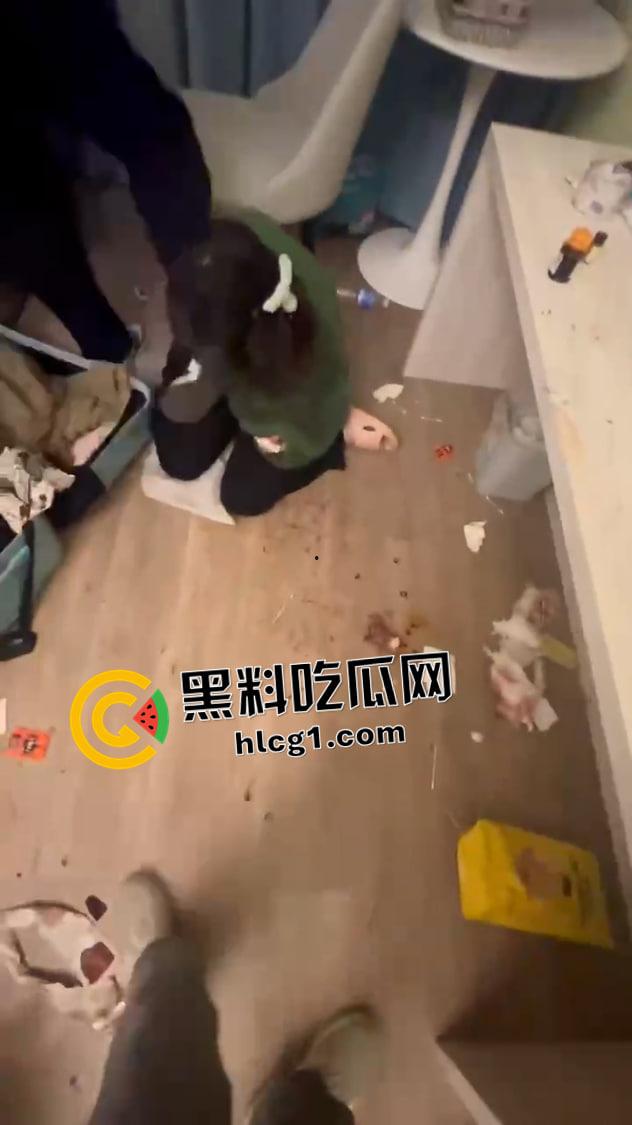 河南精神小伙逼自己女朋友做鸡 拳打脚踢还上电棍 现场视频流出-5