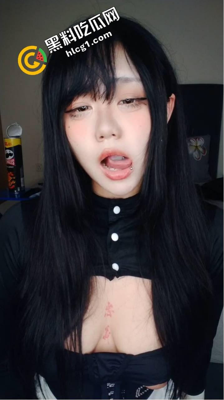 秀人网 F罩杯超淫荡的微胖母狗 假鸡巴和巨乳嫩穴都已准备好 等待着主人调教！-2