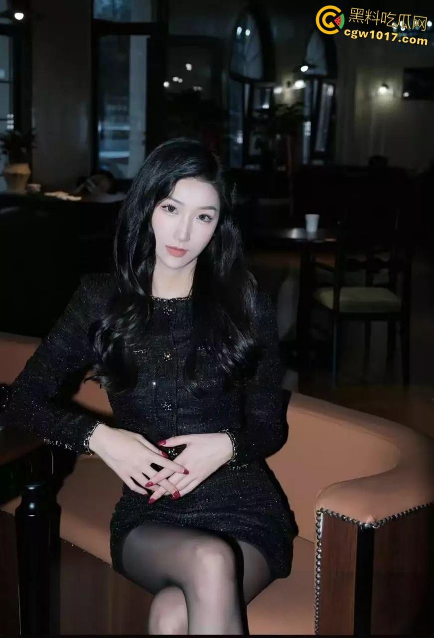 山东青岛在职教师【韩艳芳】日常生活中为人师表，曝出私下却是瘾君子，吸完以后淫靡至极，聚众淫乱！-3