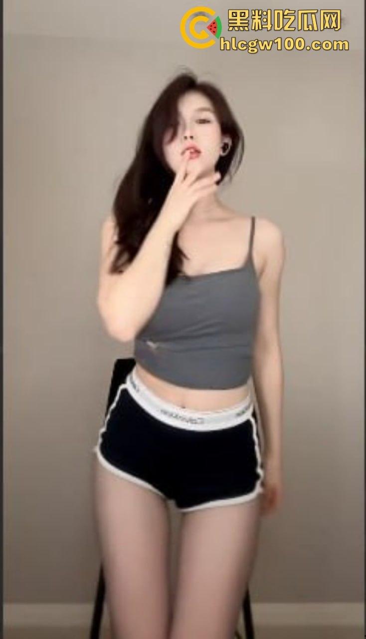 快手高颜值网红【大乔不可】密码房擦边热舞视频泄密 制服诱惑淫荡肉体太赞了-6