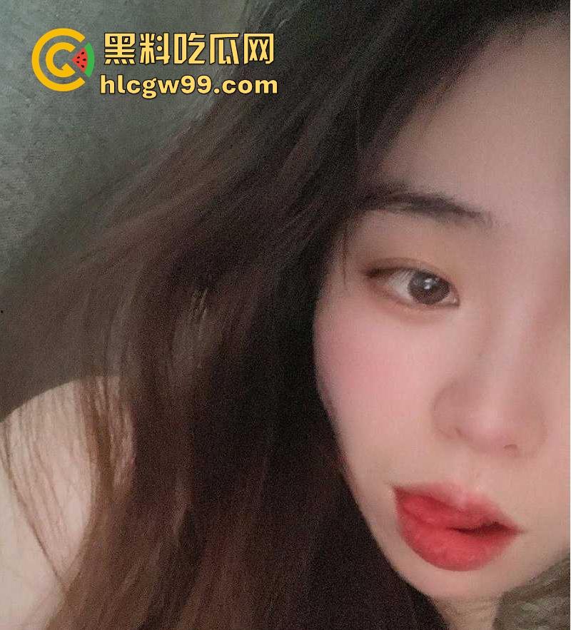 广州大学广告设计的22岁反差学妹【安雯婧】露出私拍福利流出，小穴高清特写，多少舔狗心里的梦中女神！-2