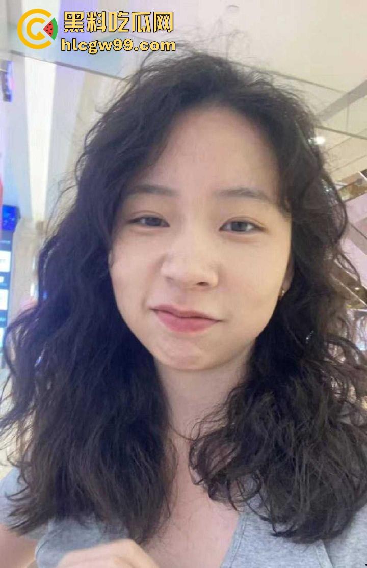 广州大学广告设计的22岁反差学妹【安雯婧】露出私拍福利流出，小穴高清特写，多少舔狗心里的梦中女神！-3