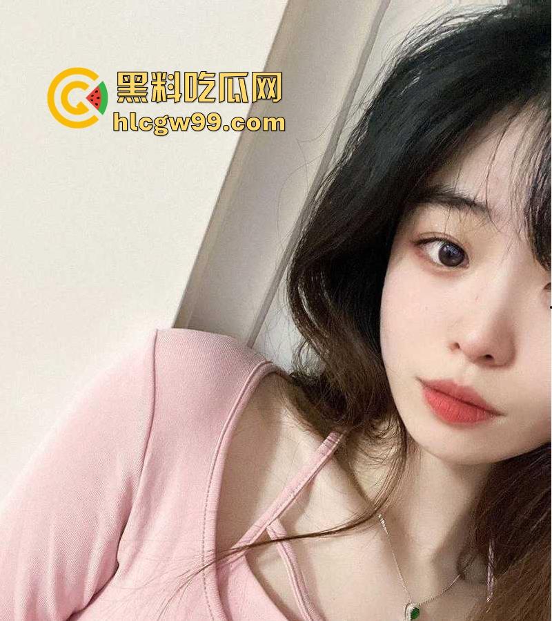 广州大学广告设计的22岁反差学妹【安雯婧】露出私拍福利流出，小穴高清特写，多少舔狗心里的梦中女神！-5