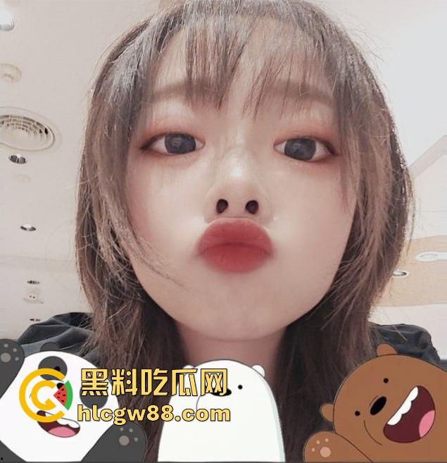 眉山白领小萝莉【王可欣】为前途甘愿献身，清纯皮下骚货制服诱惑勾领导，酒店嫩屄被干肿！-2