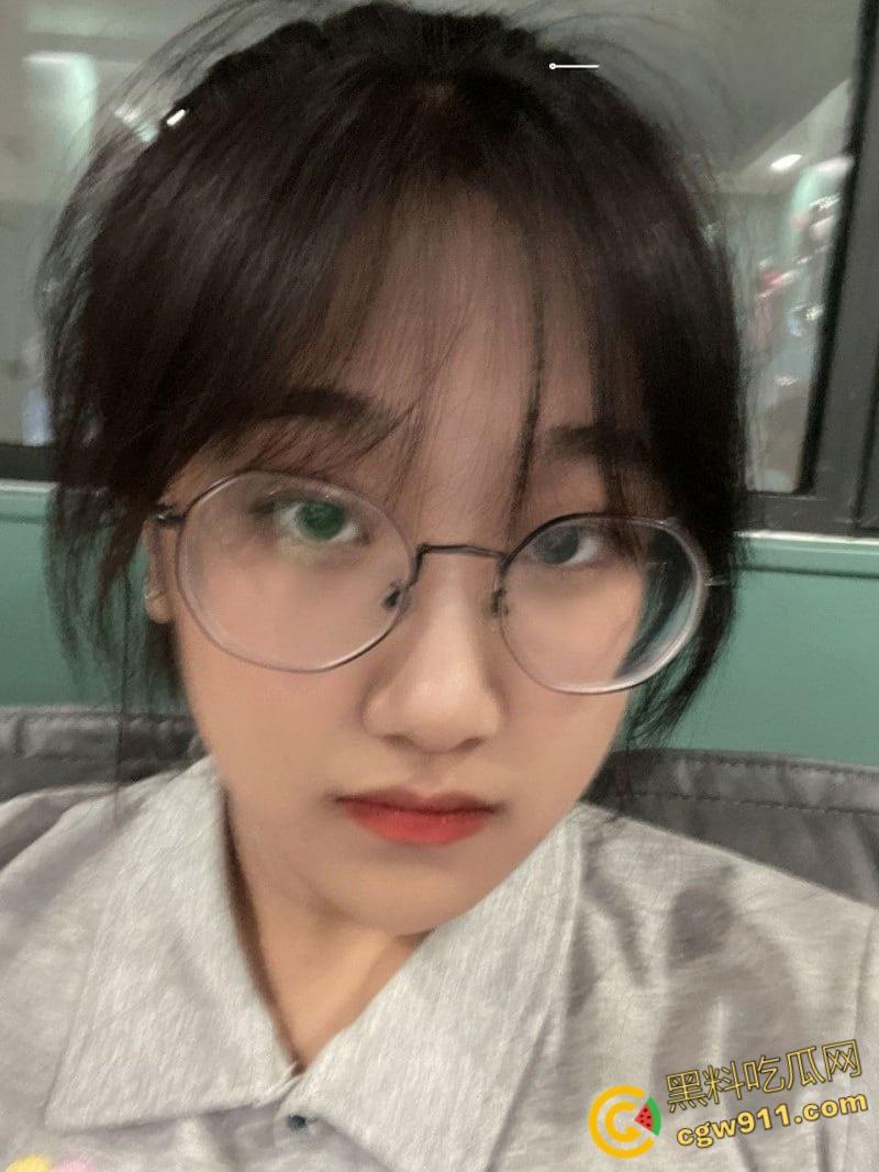 山东科技大学【朱玲慧】， 不雅视频被前男友曝光，清纯校花沦为索精母犬，狗链栓脖狂吞主人生殖器！-2