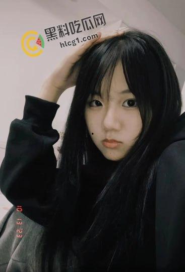 湖南长沙环境生物学院 摄影部部长欧阳红梅 表面是品学兼优的学姐 私下是个爱吃精的母狗 口交吞精视频流出-3