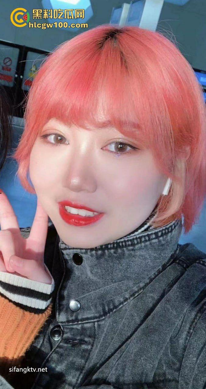 哈尔滨工程学院微胖巨乳【梁悦悦】约炮视频流出，酒店开房穿上情趣战衣做爱口爆颜射脸上！-1