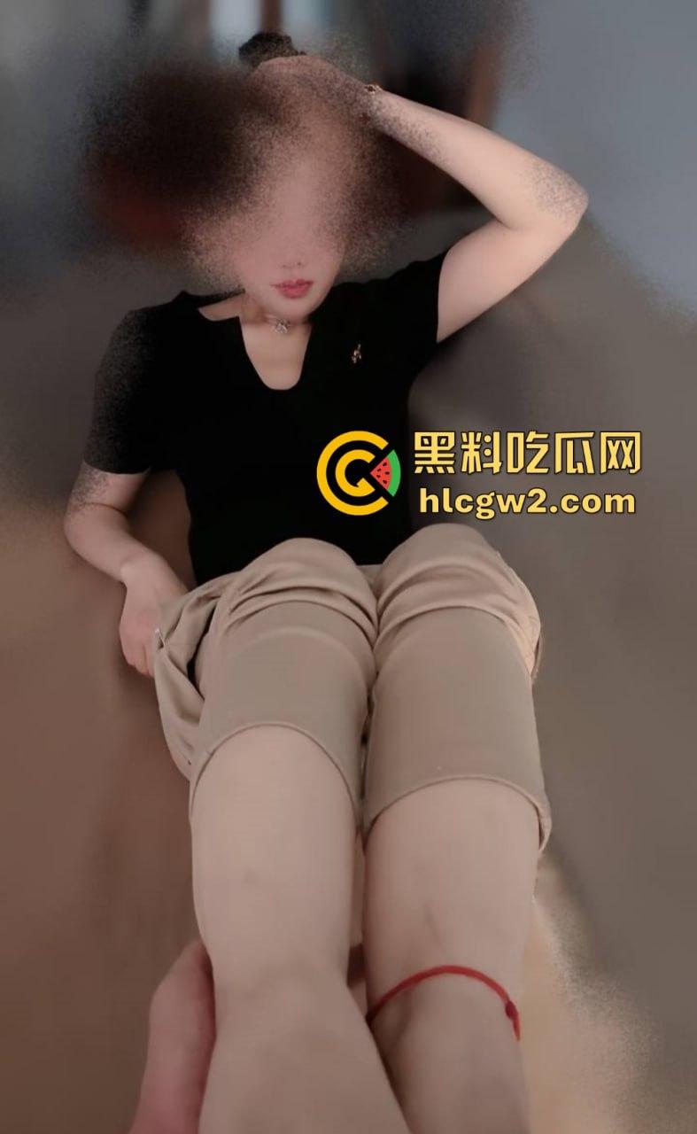宝马哥调教风情大姨子！车内口交一轮不过瘾，回家后还要大姨子乖乖吃干净，少妇到底是看中车，还是看中男人？-26