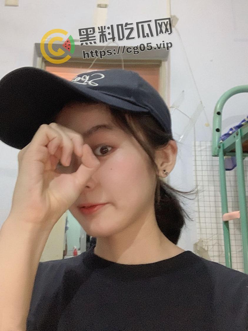 德州学院大二母狗 一个主人不够找了两个主人 带着跳蛋上课 在厕所被口交爆炒 性欲非常旺盛 经常勾搭陌生人干她-5