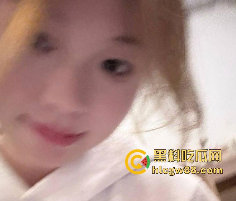 湖南衡阳极品学生妹【胡晓怡】自拍露点顶级诱惑 开房榨干男友还意犹未尽！-4