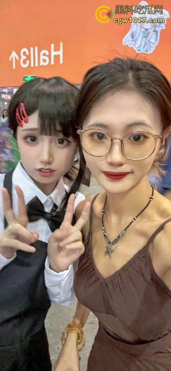 百万粉丝的【strangewomandcl】人妻反差婊彻底社死！付费群露脸被操到喷水，精液从逼里流一地！-2