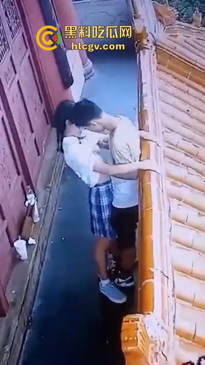 河南老君山风景区监控泄密 工程学院朱婷与男友露天啪啪视频曝光-6