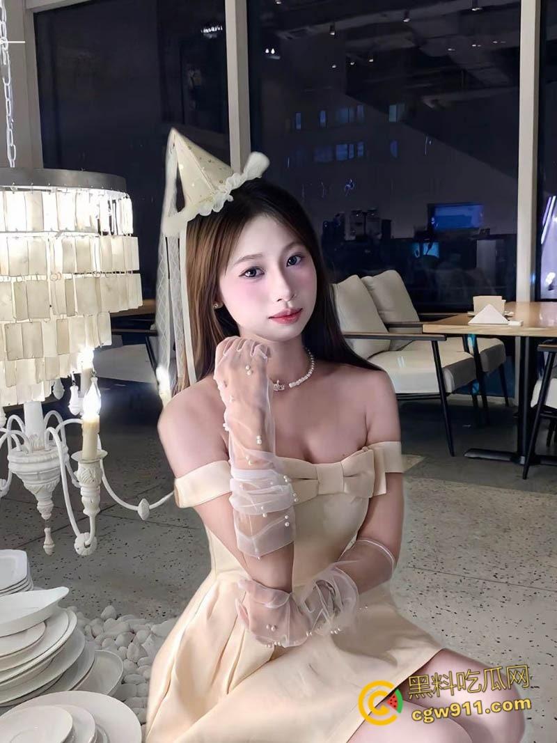 河北师范大学【贾雯雯】，清纯嫩妹如此反差，蒙眼调教深喉口交，男友猛插蜜穴还揉逼自慰，真是条小母狗！-2