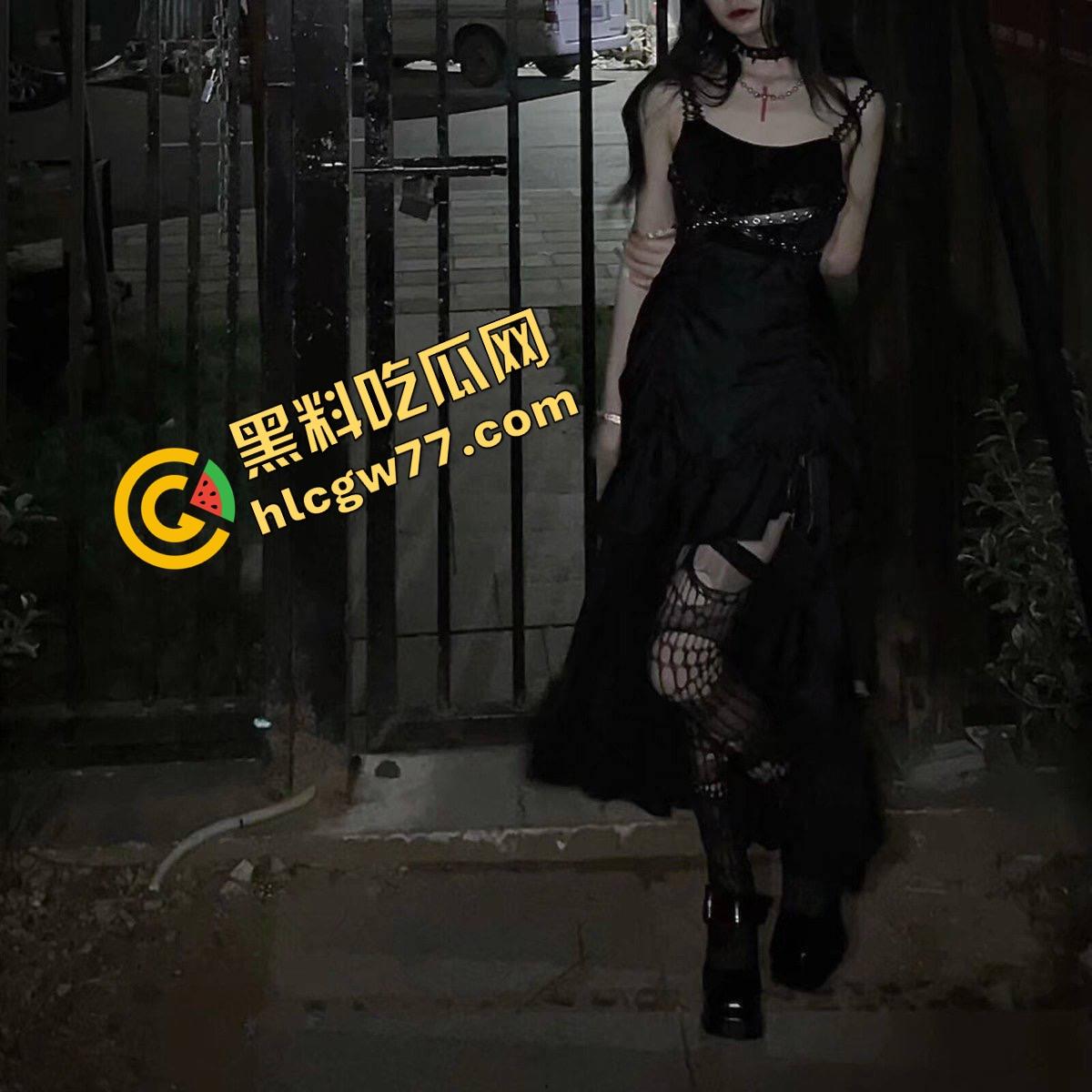 天津淫荡母狗『赵曦』萝莉脸配魔鬼御姐身，嫩洞喷汁奶子弹得能炸眼，操一炮香得鸡巴烧断！-12