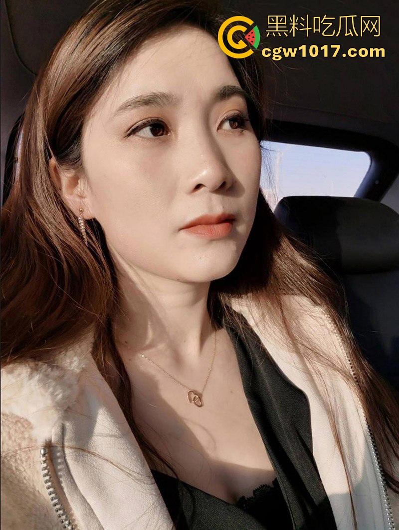 浙江丰满巨乳熟女日常性爱日常！奶子雪白丰满，屁股翘得犯规，从后面一插到底，啪啪声震天响！-2