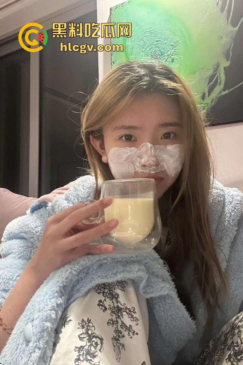 武汉大学极品学生妹【张丽娜】被富二代包养！白嫩翘臀骚劲十足，妥妥的豪门肉便器！-7