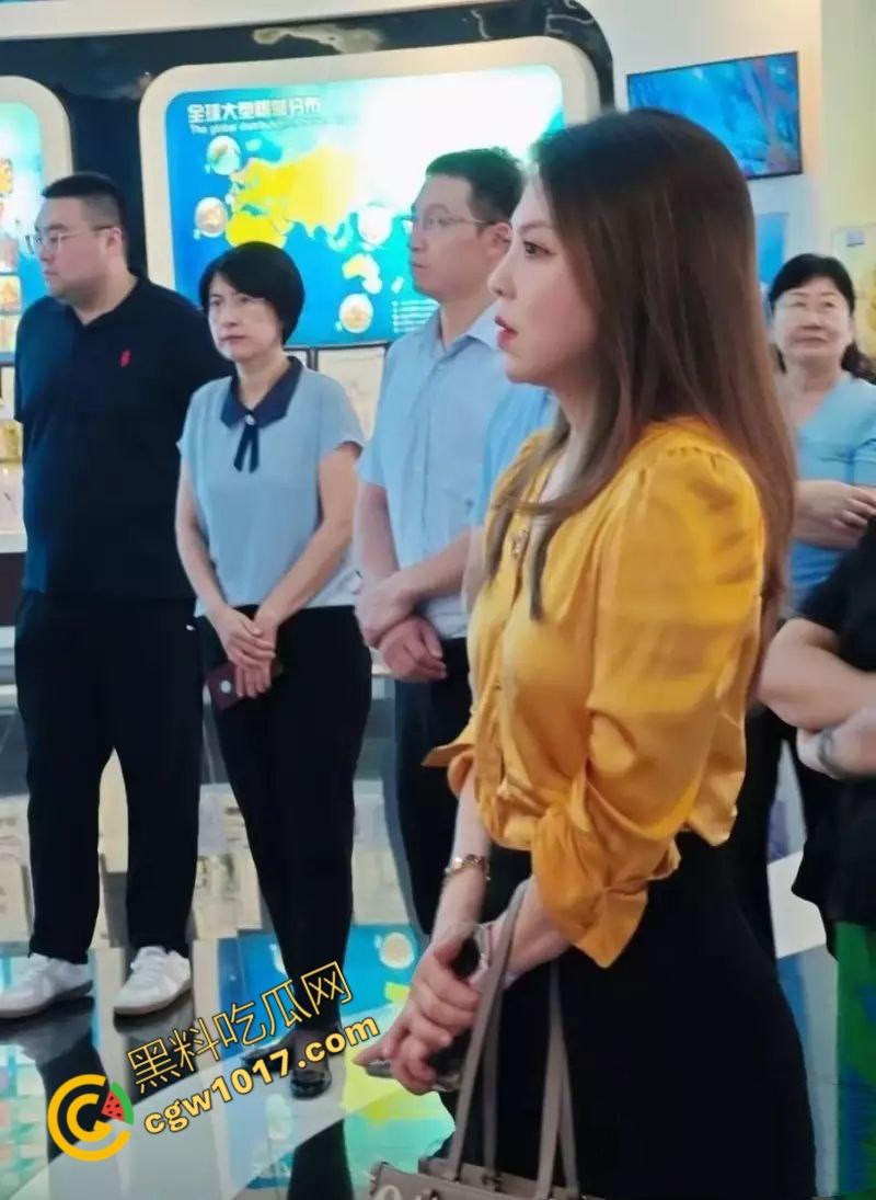 青岛未来盛世管理公司内幕大曝光：女经理【杨琨】色诱商政两界，裸照换资源，陪睡领导，私生活淫荡惊四座！-6