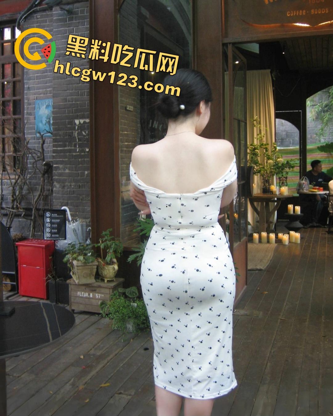 大学生出租屋变母狗被捆绑动弹不得，调教肛塞伺候，尿尿也要被操！-1