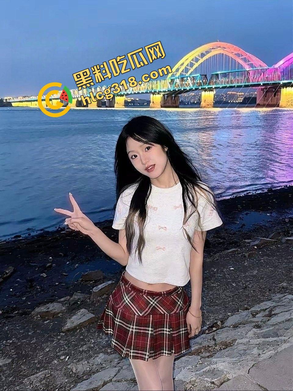 婚后六年操老婆操成亲情，隔壁浪叫勾人，逼肿喷汁操翻天还贪万人干，幻想邻居大屌内射骚货老婆！-4